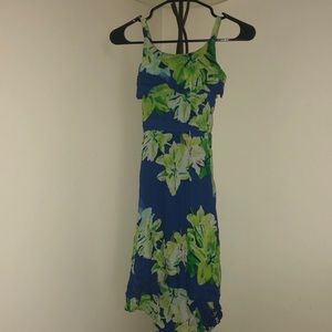 Very beautiful spring/summer dress from DKNY. Size Small.